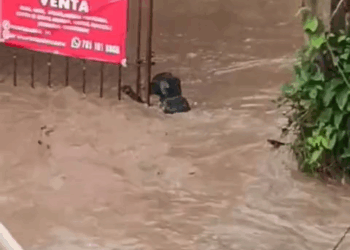 M1410011 asi estan las inundaciones en colonia villa de las flores perteneciente a poza Rica Veracruz 🥺🥺 part2