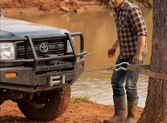 M3112013_Il cucciolo della Florida che è quasi caduto sotto l’attacco di un alligatore ��_part2